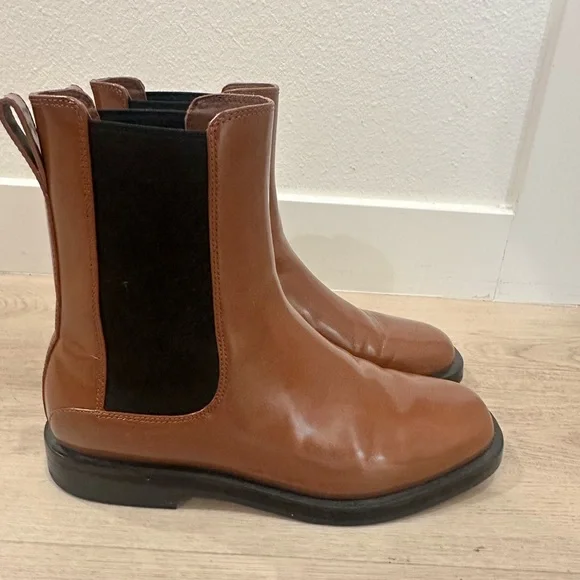 Everlane Chelsea Boot - Picture 7 of 9